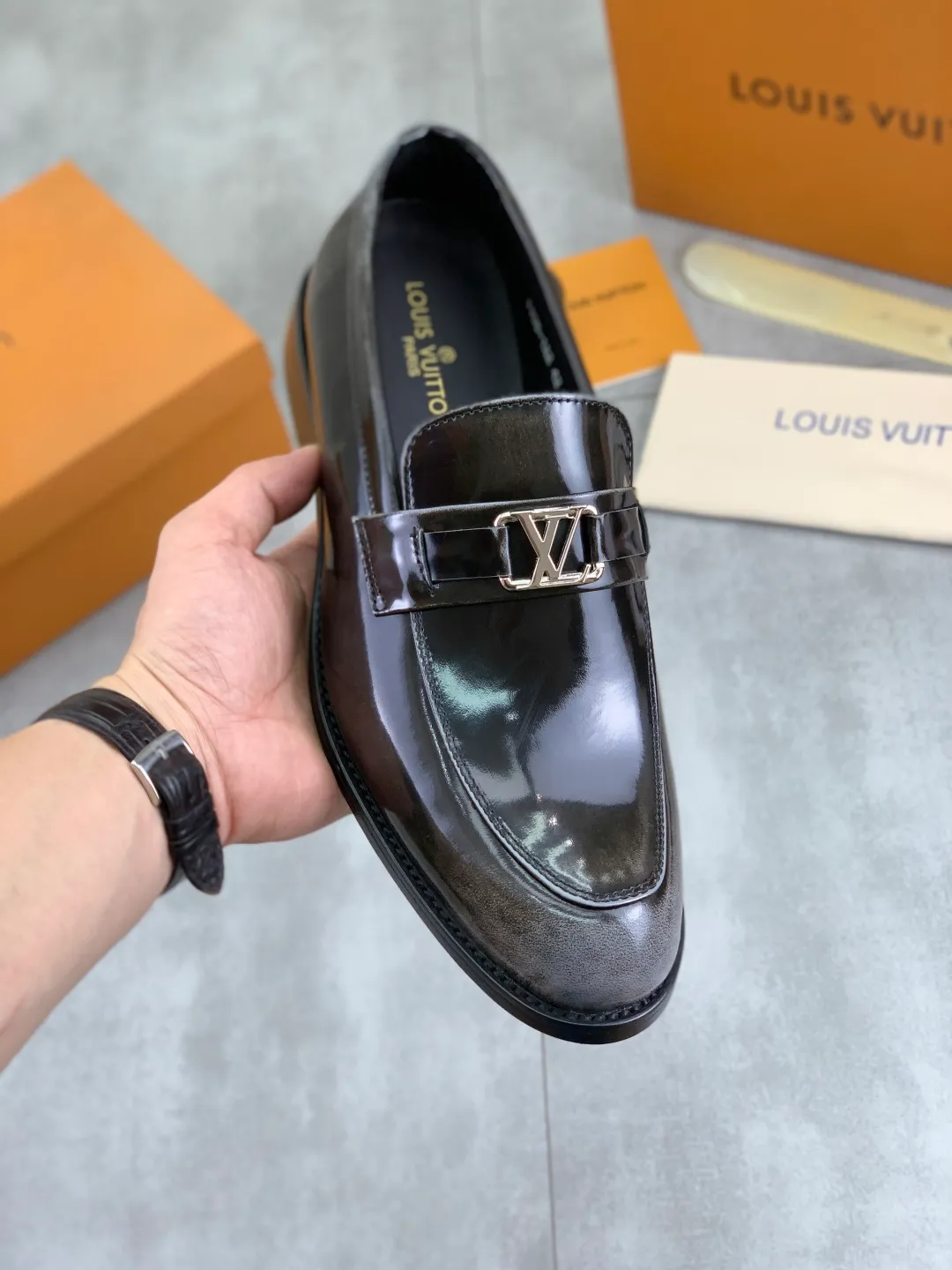 Men's shoes 💰P460💰[New model] Water-dyed cow lining 🆘 LV Louis Vuitton business leather shoes, made of original imported Italian 🇮🇹 calfskin, full cowhide lining, carefully handmade by professional shoemakers, the original version is specially designed for wear-resistant outsole. Standard code: 39-45 5️⃣color🉑️select